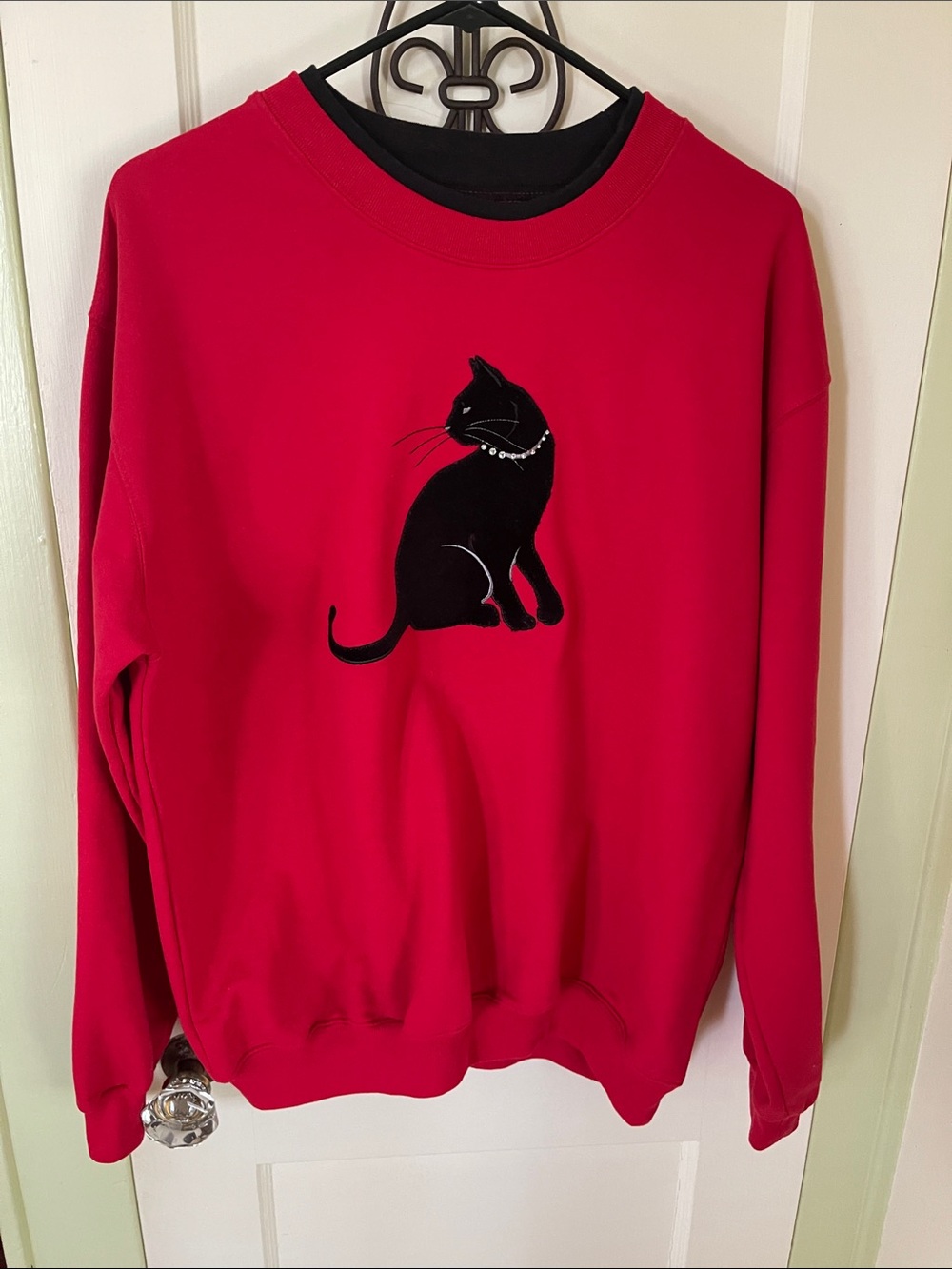 Red Cat Embroidered Sweatshirt - Elegant Black Cat Motif